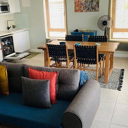 Beachcove Apartment 2 Pereybere Beach ภายนอก รูปภาพ