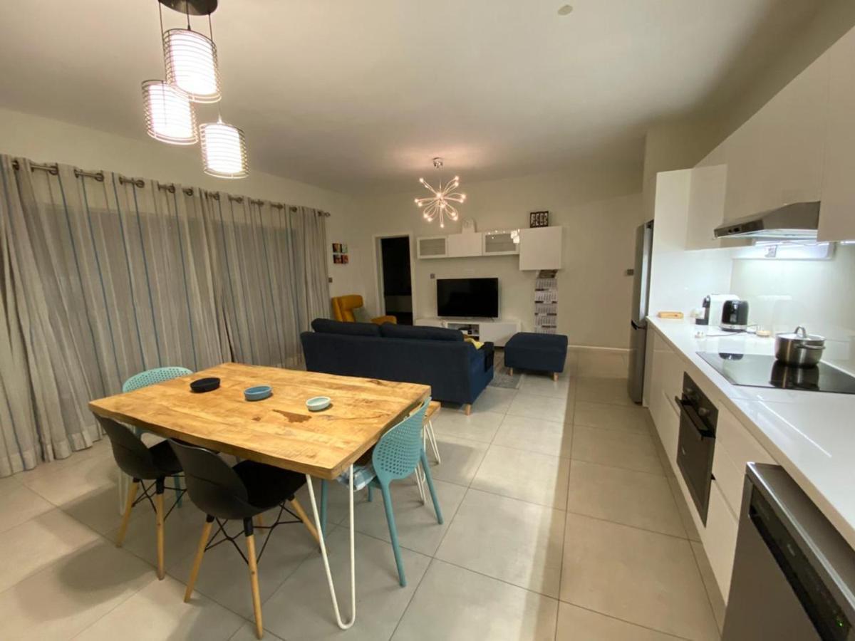 Beachcove Apartment 2 Pereybere Beach ภายนอก รูปภาพ