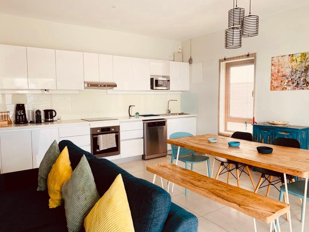 Beachcove Apartment 2 Pereybere Beach ภายนอก รูปภาพ