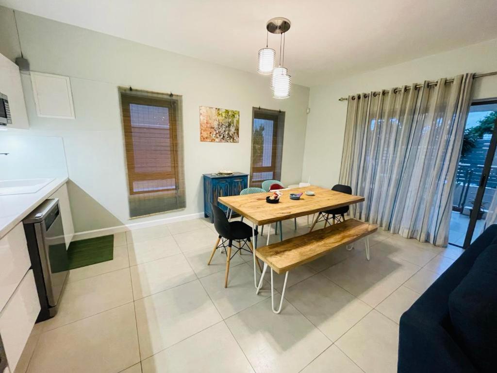 Beachcove Apartment 2 Pereybere Beach ภายนอก รูปภาพ