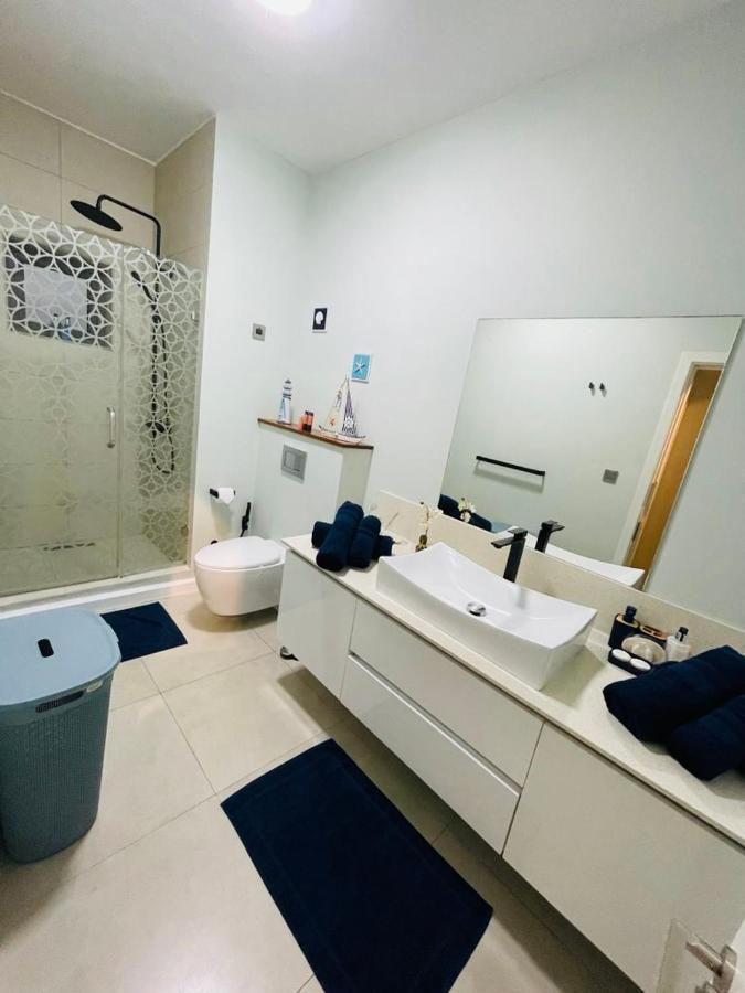 Beachcove Apartment 2 Pereybere Beach ภายนอก รูปภาพ