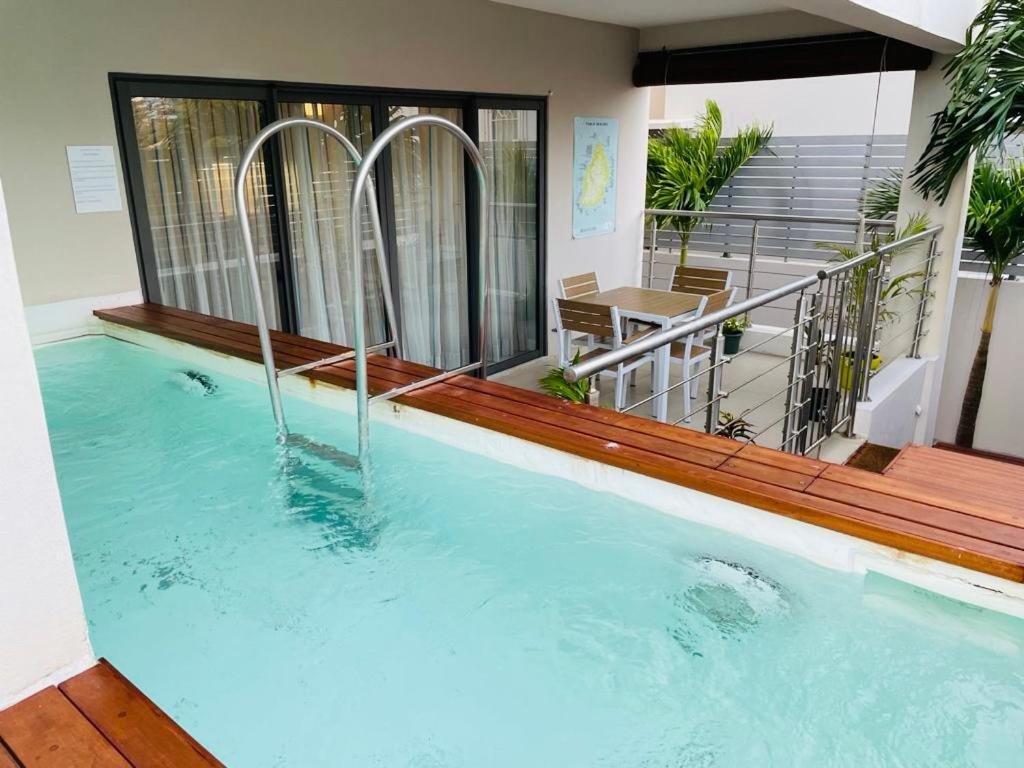 Beachcove Apartment 2 Pereybere Beach ภายนอก รูปภาพ