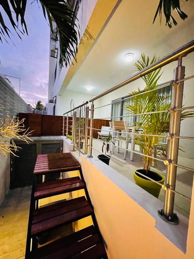 Beachcove Apartment 2 Pereybere Beach ภายนอก รูปภาพ