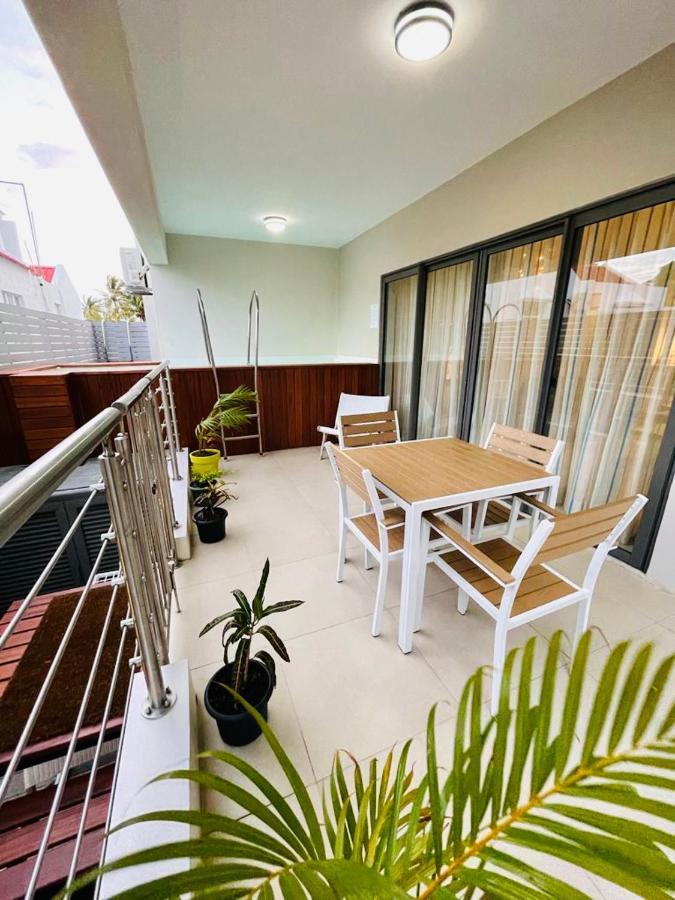 Beachcove Apartment 2 Pereybere Beach ภายนอก รูปภาพ