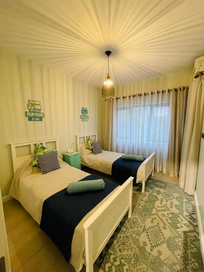 Beachcove Apartment 2 Pereybere Beach ภายนอก รูปภาพ