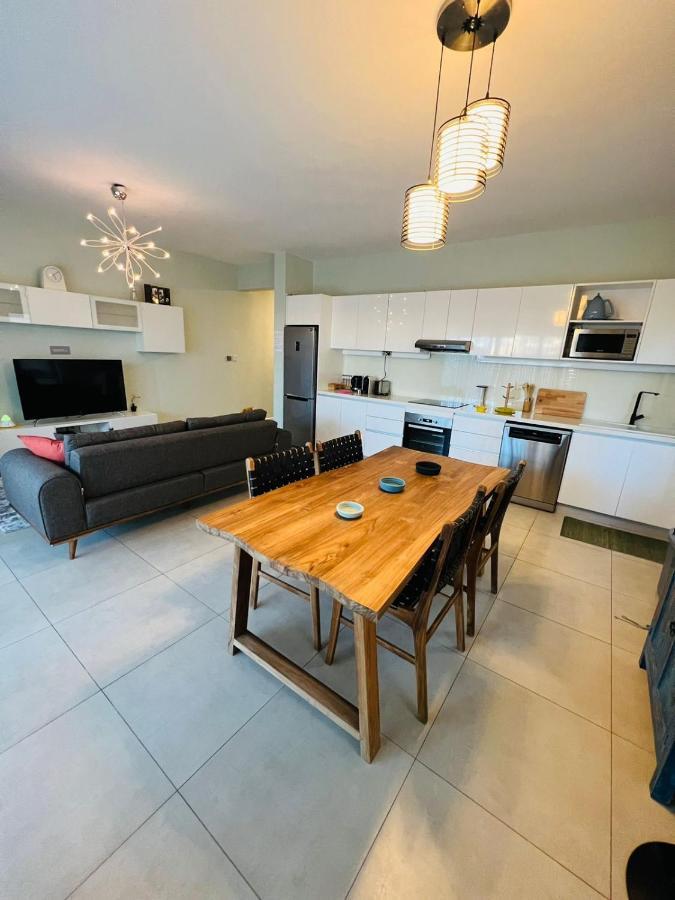 Beachcove Apartment 2 Pereybere Beach ภายนอก รูปภาพ