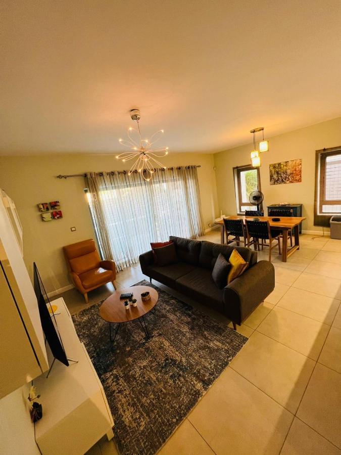 Beachcove Apartment 2 Pereybere Beach ภายนอก รูปภาพ